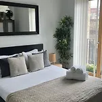 Stunning 2-Bed Apt & Balcony In Notting Hill