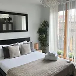 Stunning 2-Bed Apt & Balcony In Notting Hill