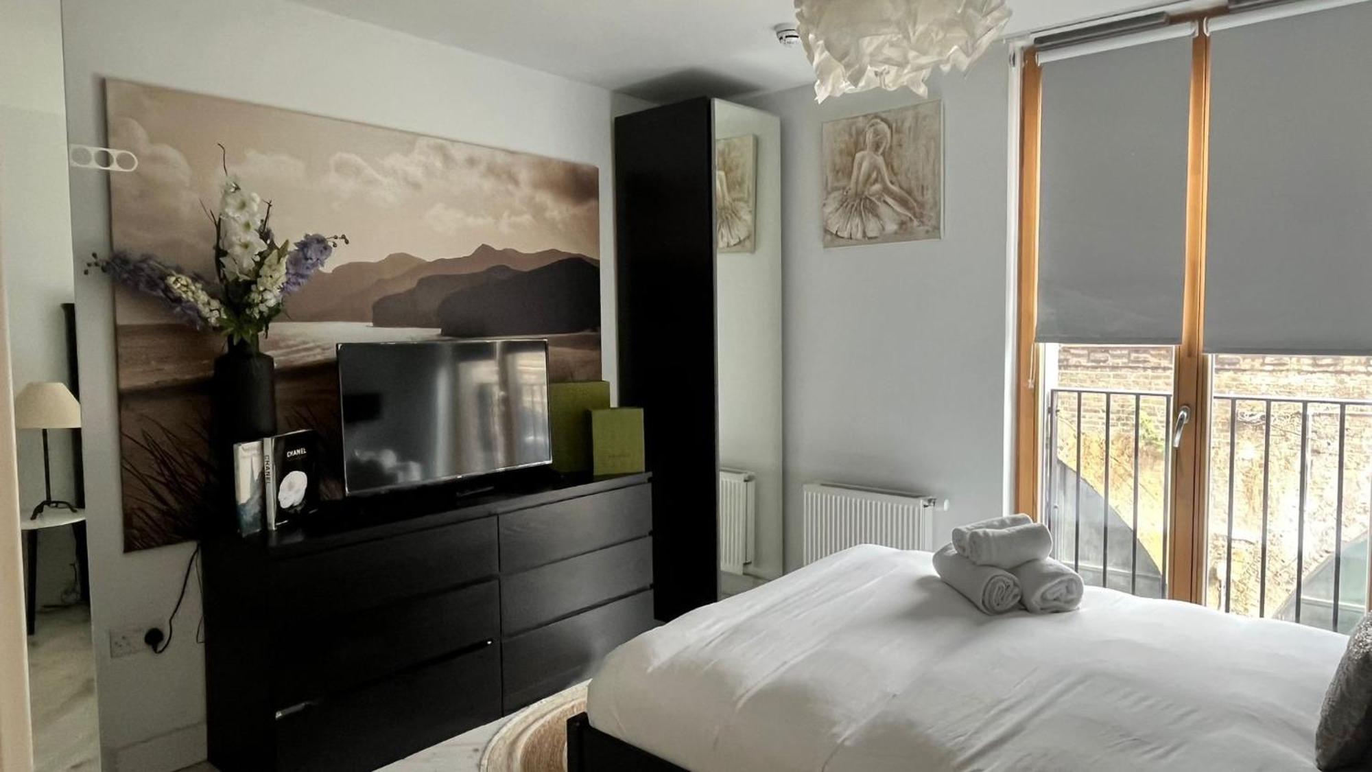 Stunning 2-bed & Balcony In Notting Hill * Londen