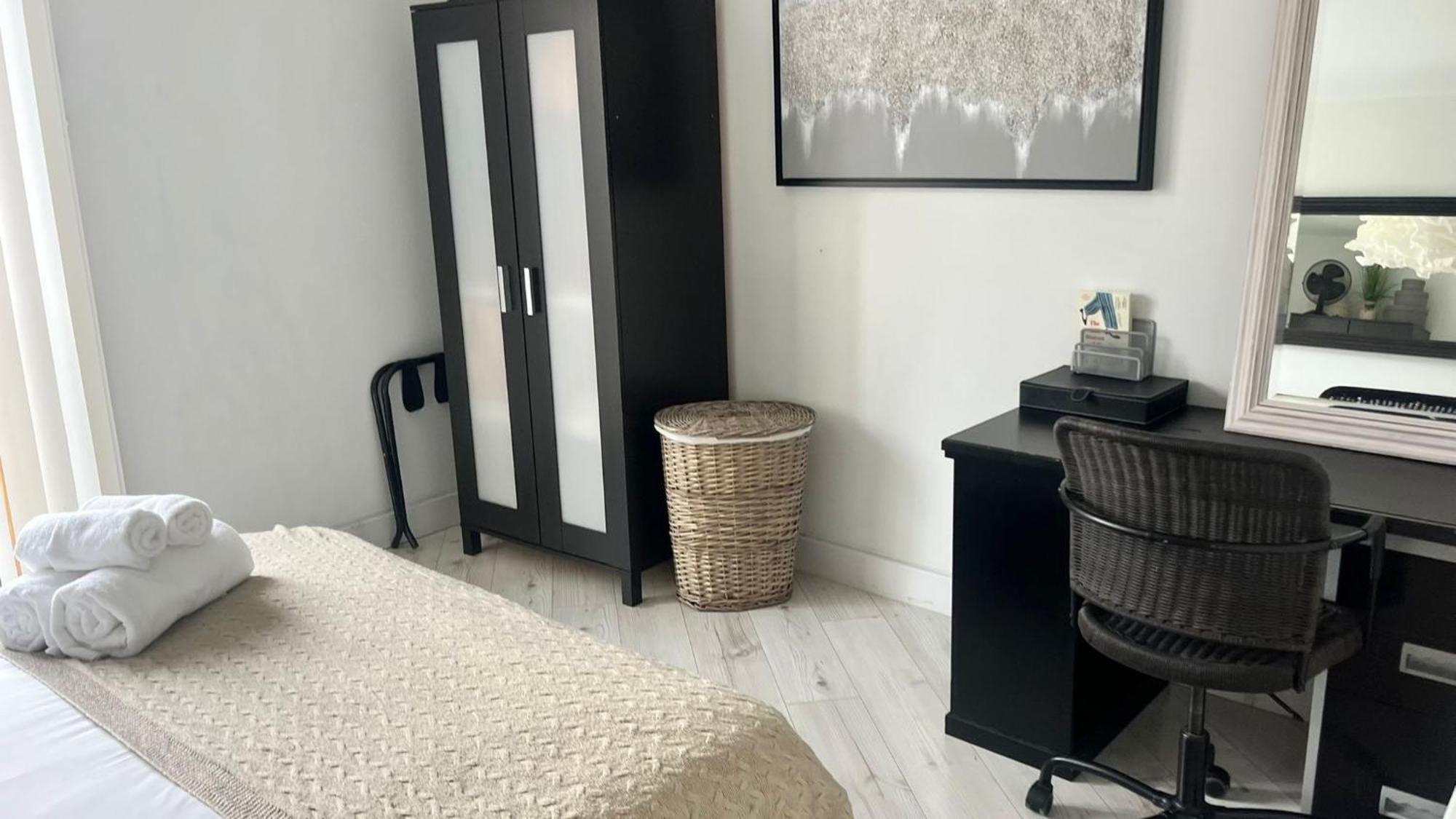 Stunning 2-bed & Balcony In Notting Hill Appartement *
