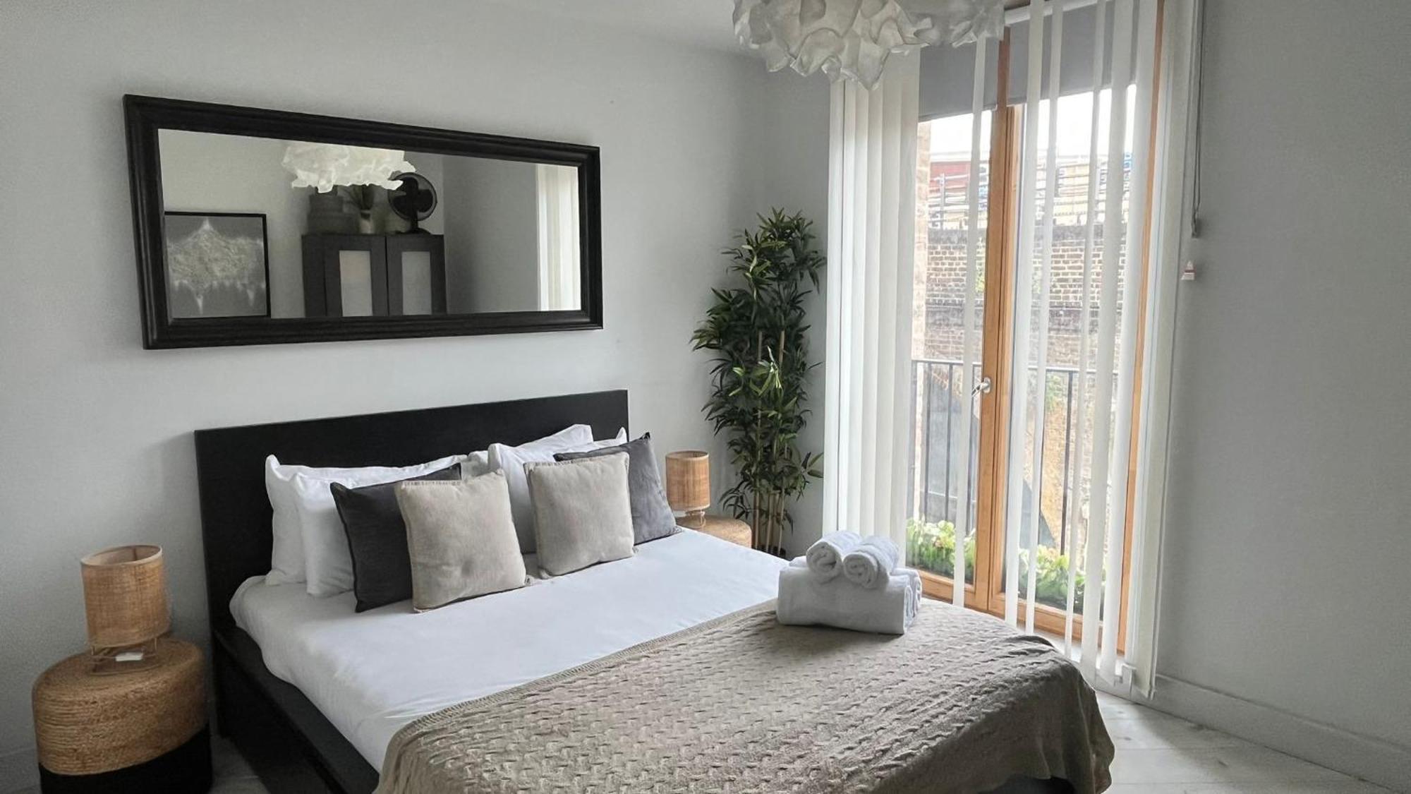 Stunning 2-bed & Balcony In Notting Hill *